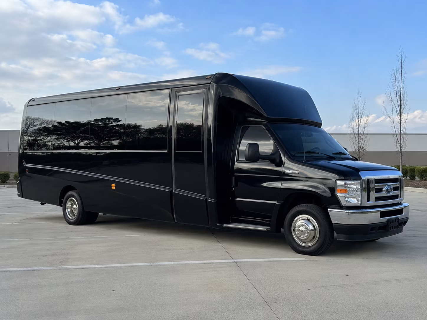 minibus rentals for tulare county museum mooney grove park field trips